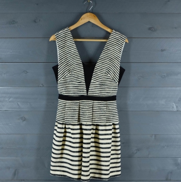 ๐
ฝ๐๐ $338 Bcbgmaxazria Piper V-neck Striped Peplum Open-back Mini Dress - Picture 11 of 14